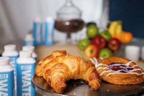 Petit déjeuner continental servi en supplément