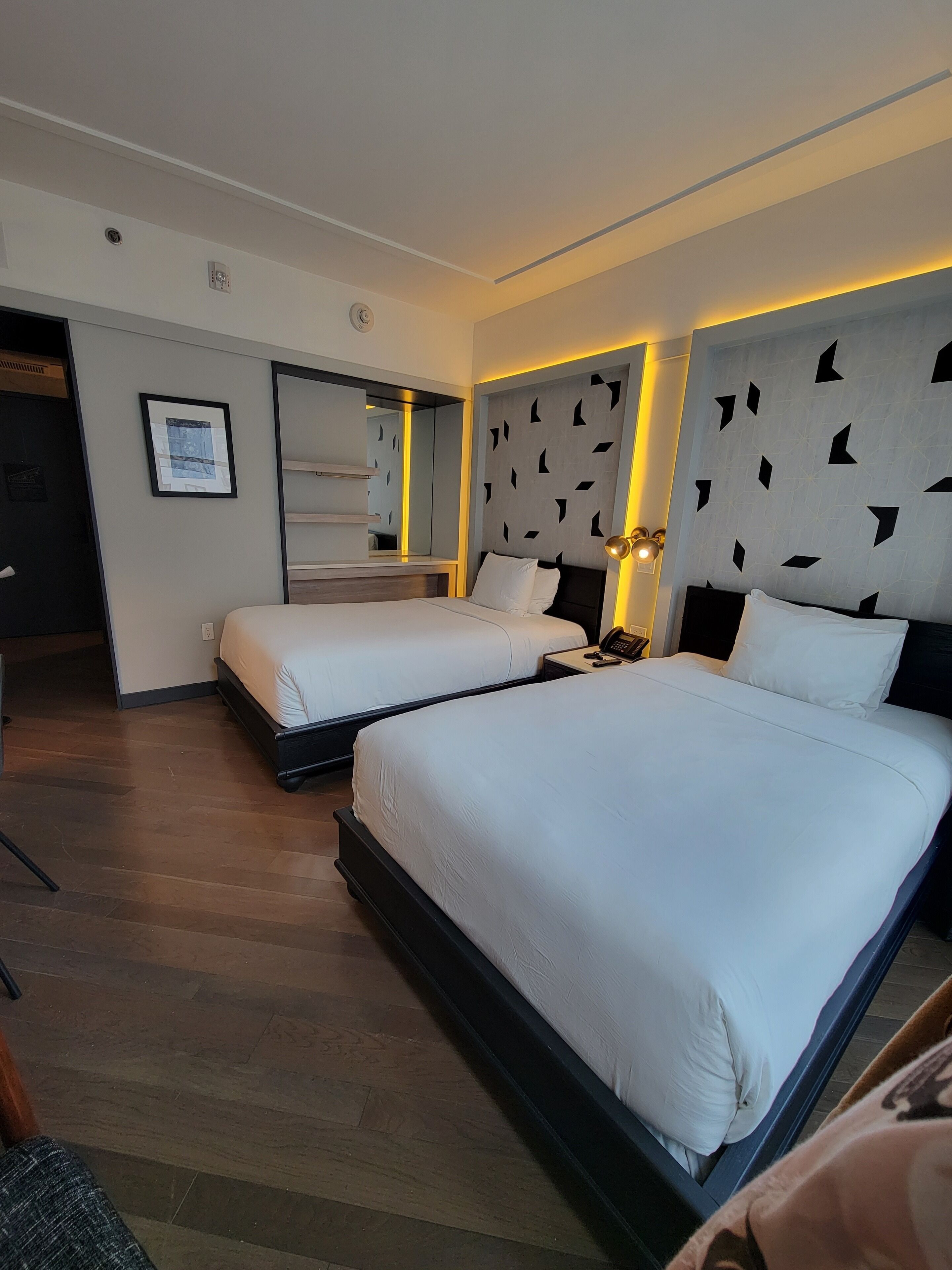 Premium bedding, in-room safe, desk, laptop workspace