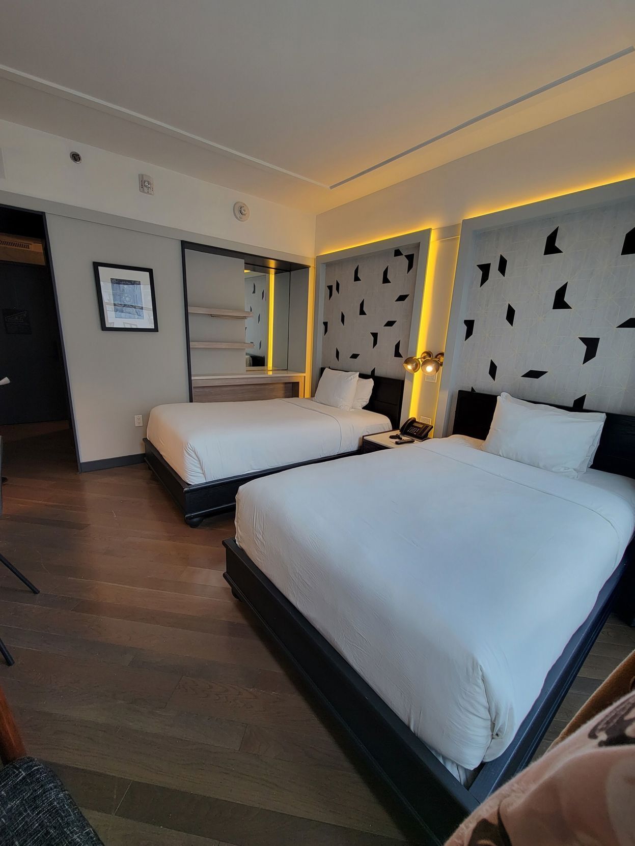 Premium bedding, in-room safe, desk, laptop workspace