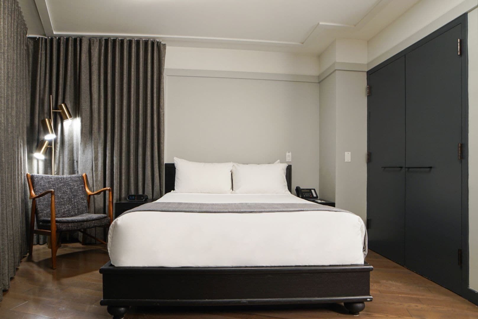 Premium bedding, in-room safe, desk, laptop workspace