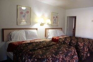 Desk, free WiFi - Economy Inn (Tucson)