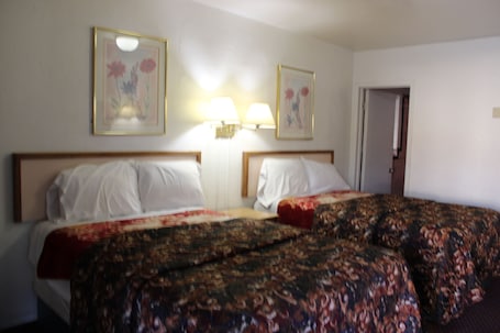 Escritorio y wifi gratis . Economy Inn