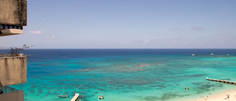 Privat strand i närheten och vit sandstrand