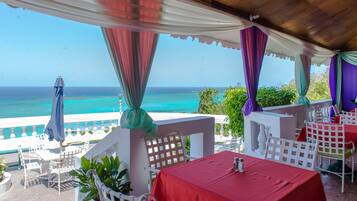 Spécialités Cuisine internationale, vue sur la mer