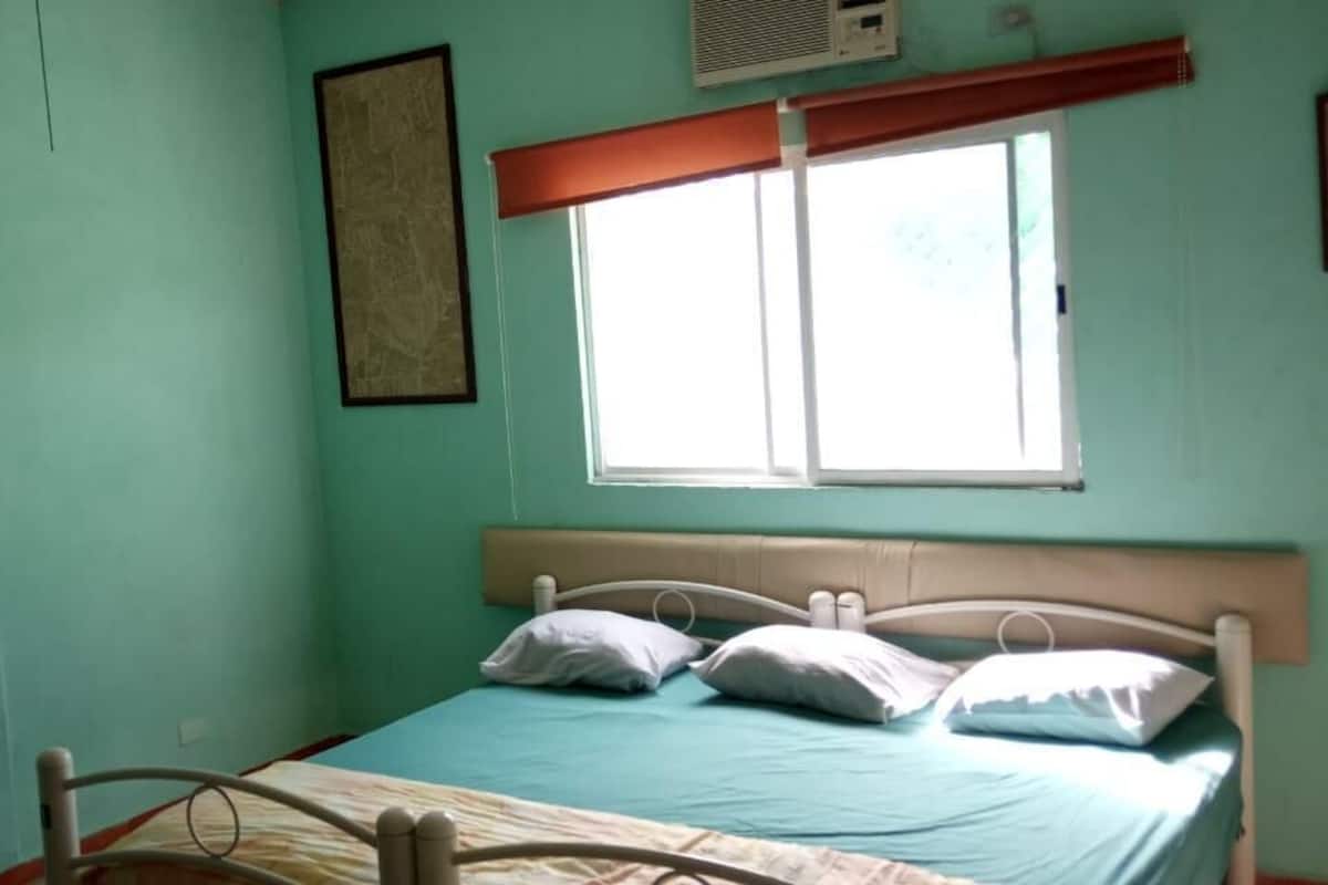 Egyptian cotton sheets, free WiFi, bed sheets