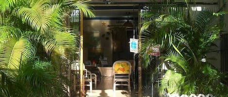 Vista frontal de la propiedad