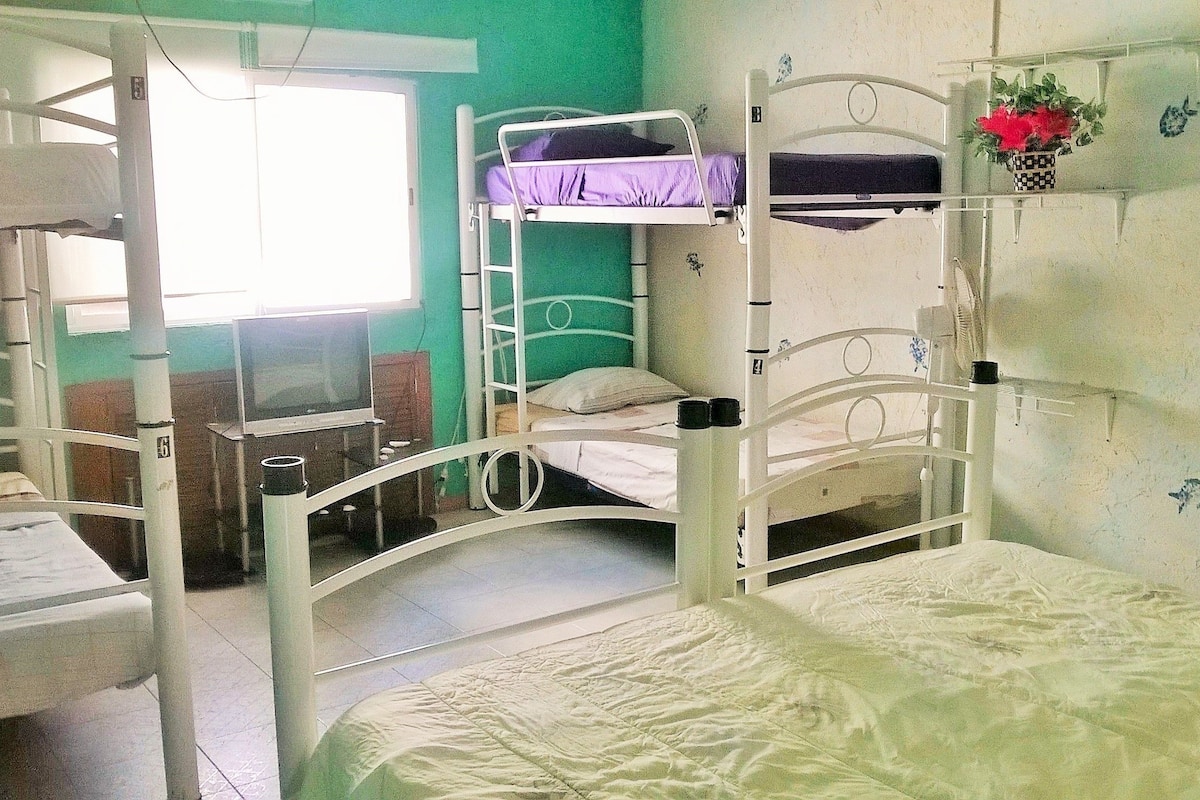 Private Room B, 1 Bedroom | Sábanas de algodón egipcio, wifi gratis y ropa de cama