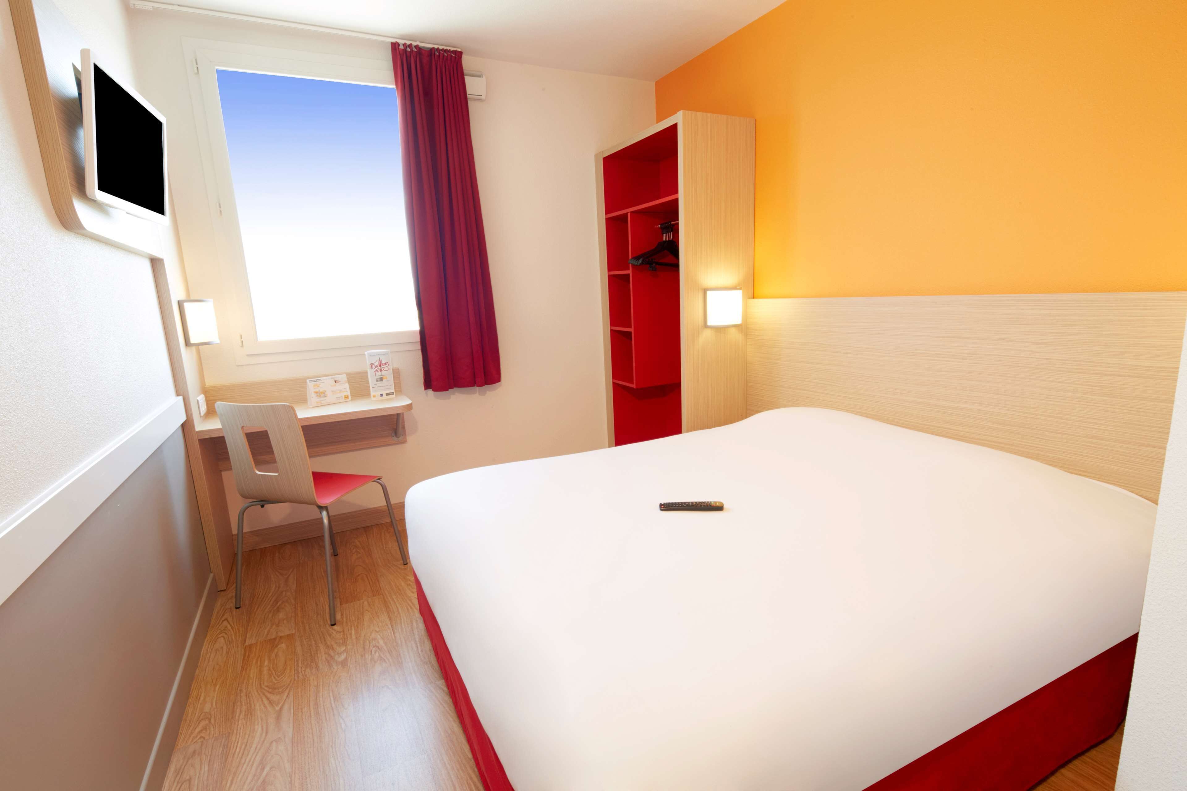 standard room, 1 double bed | premium bedding, desk, soundproofing, free cots/infant beds