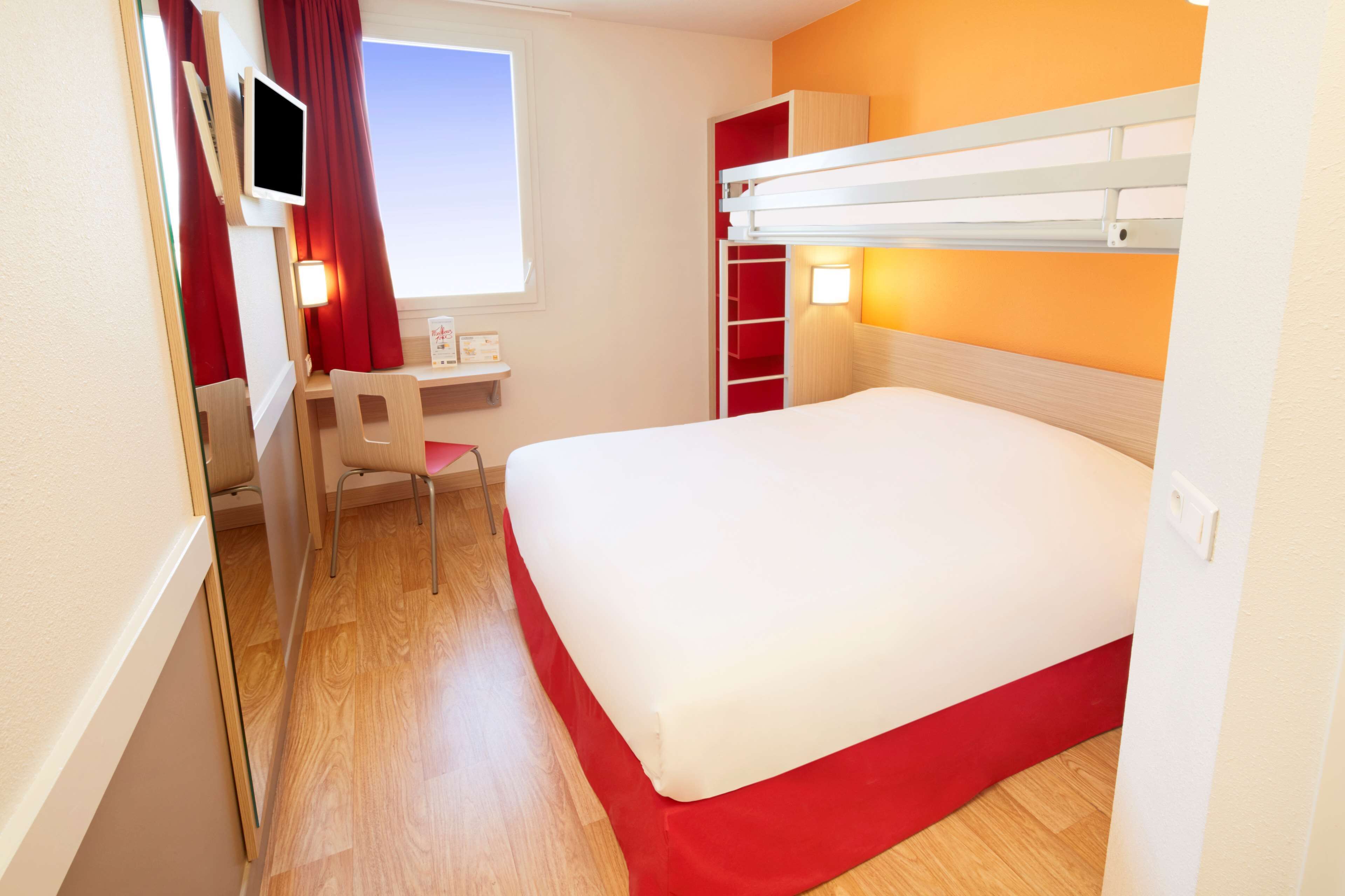 standard room, multiple beds (1 double and 1 single bed) | premium bedding, desk, soundproofing, free cots/infant beds