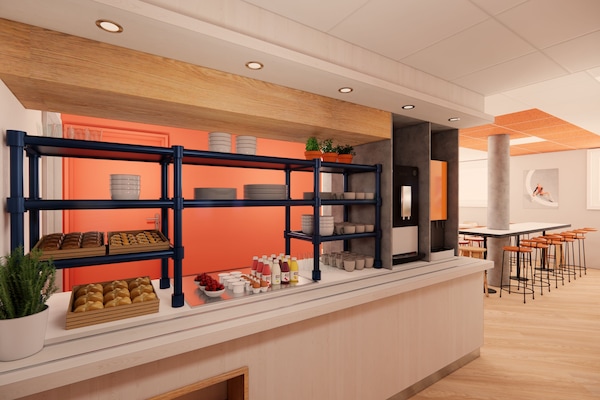 Sarapan prasmanan setiap hari (EUR 9.9 per orang)