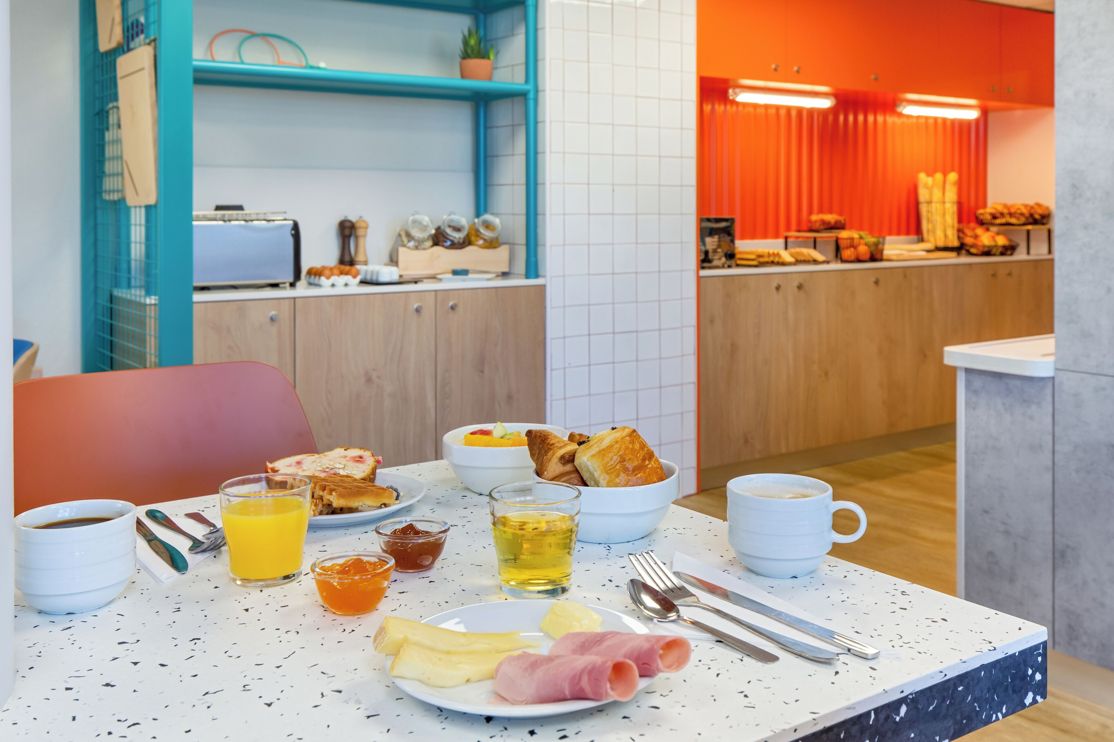 Petit déjeuner buffet servi tous les jours en supplément