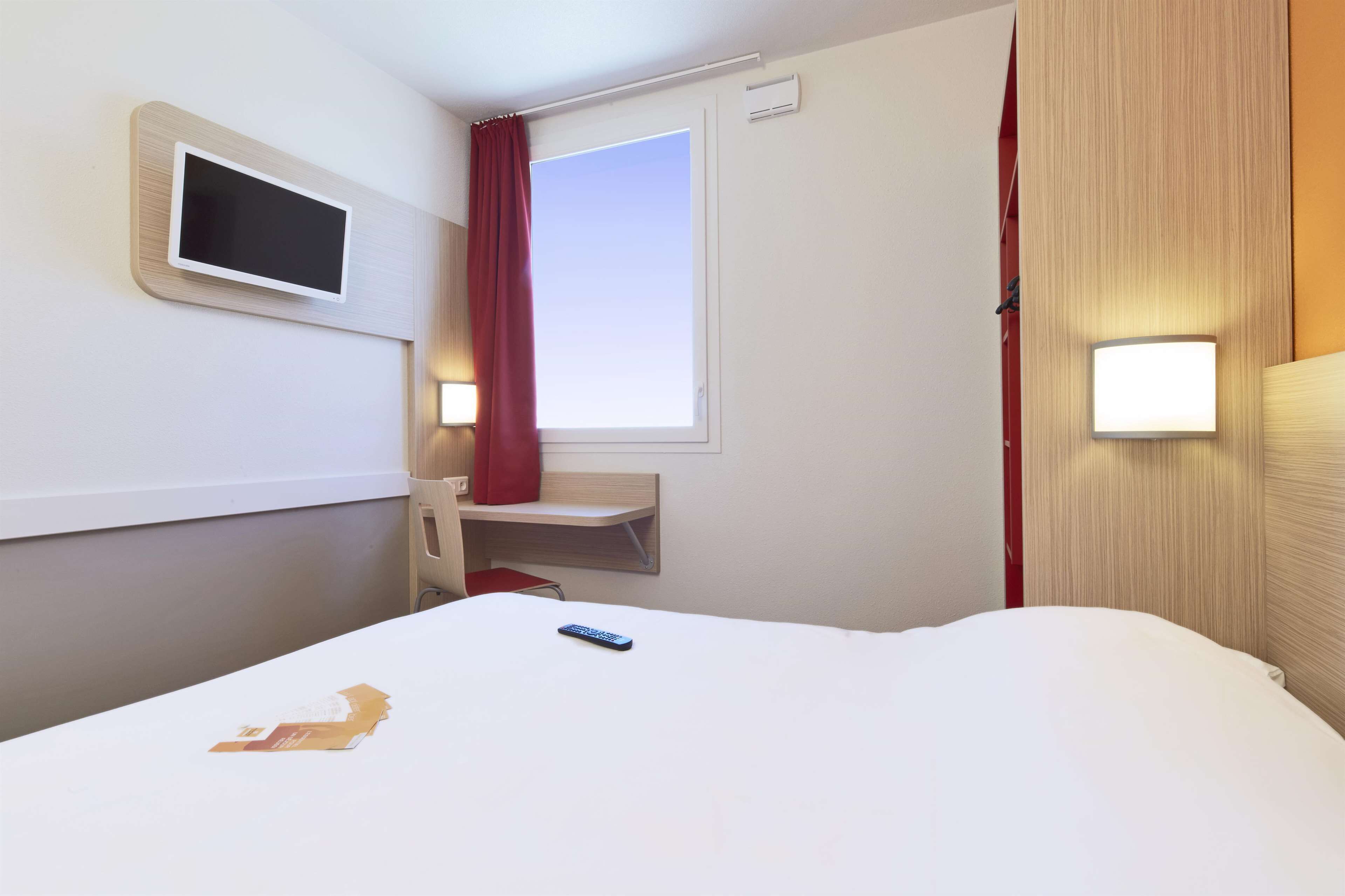 standard room, 1 double bed | premium bedding, desk, soundproofing, free cots/infant beds