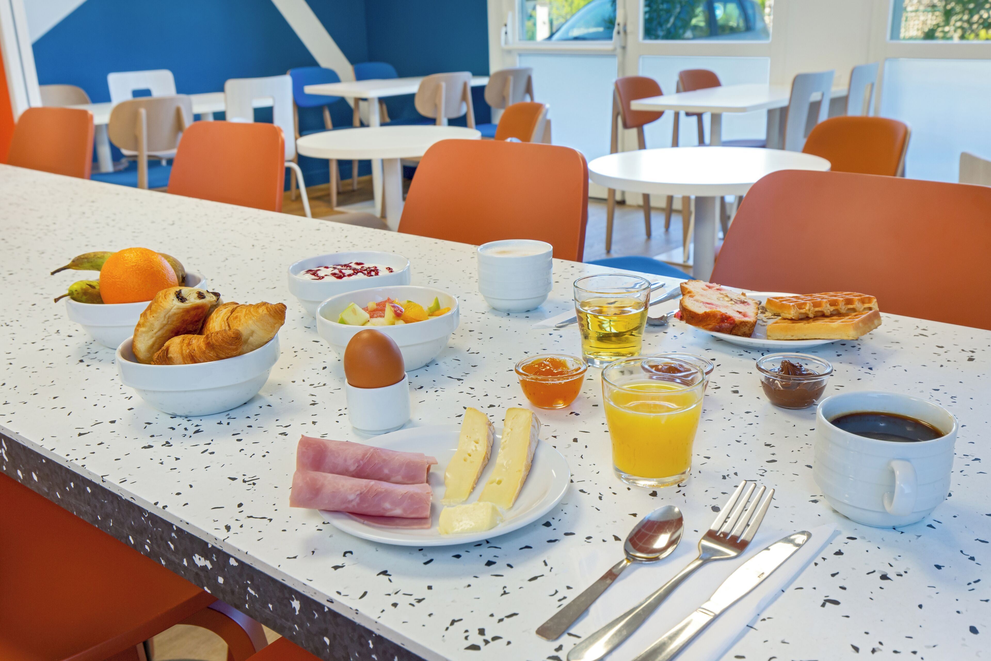Café da manhã com buffet todos os dias mediante uma taxa