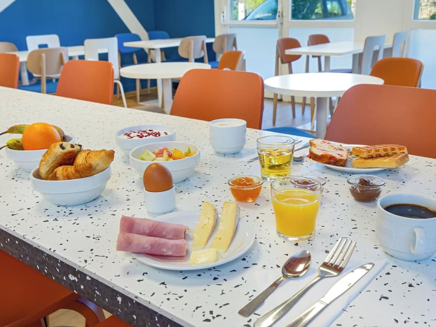 Petit déjeuner buffet servi tous les jours en supplément