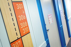 Premium bedding, desk, soundproofing, free cots/infant beds - ibis budget Valence Nord Plateau des Couleures (Saint-Marcel-les-Valence)