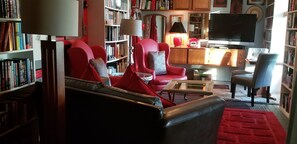 1 غرفة نوم وأغطية فراش متميزة وتجهيزات عازلة للصوت ومكواة/لوح كي