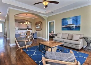 Casa, 3 dormitoris, 2 banys (Sea La Vie) | Sala d'estar | Televisor 