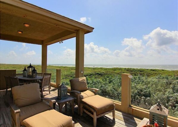 House, 4 Bedrooms, 3 Bathrooms, Balcony, Beachview (Sea Esta)  | Terrace/patio