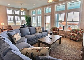 House, 5 Bedrooms, 5.5 Bathrooms, Balcony, Beachview ( Island Get-away) | Living room