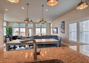 House, 5 Bedrooms, 5.5 Bathrooms, Balcony, Beachview ( Island Get-away) | In-room dining