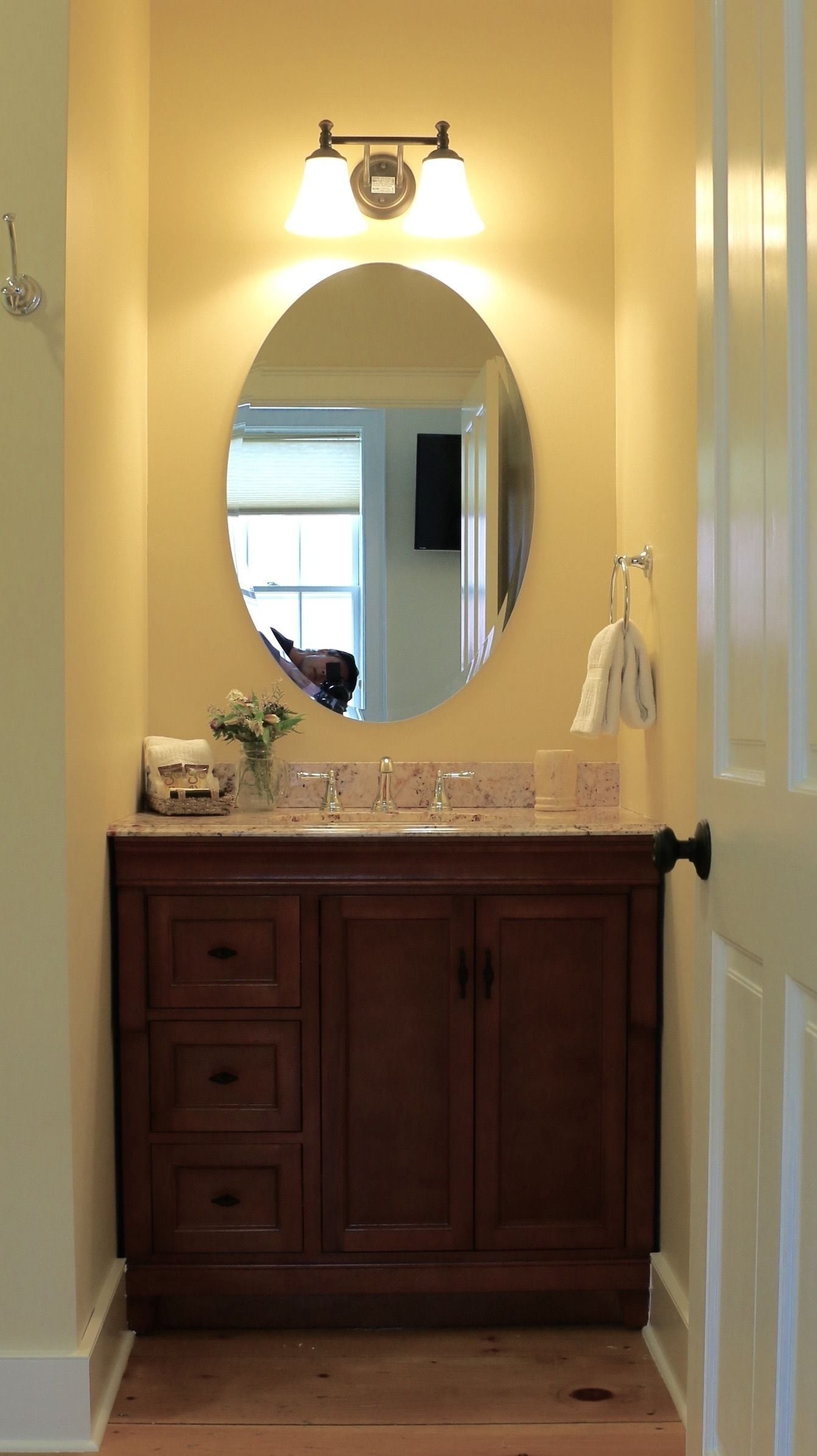Parlor Suite | Bathroom | Shower, free toiletries, hair dryer, towels