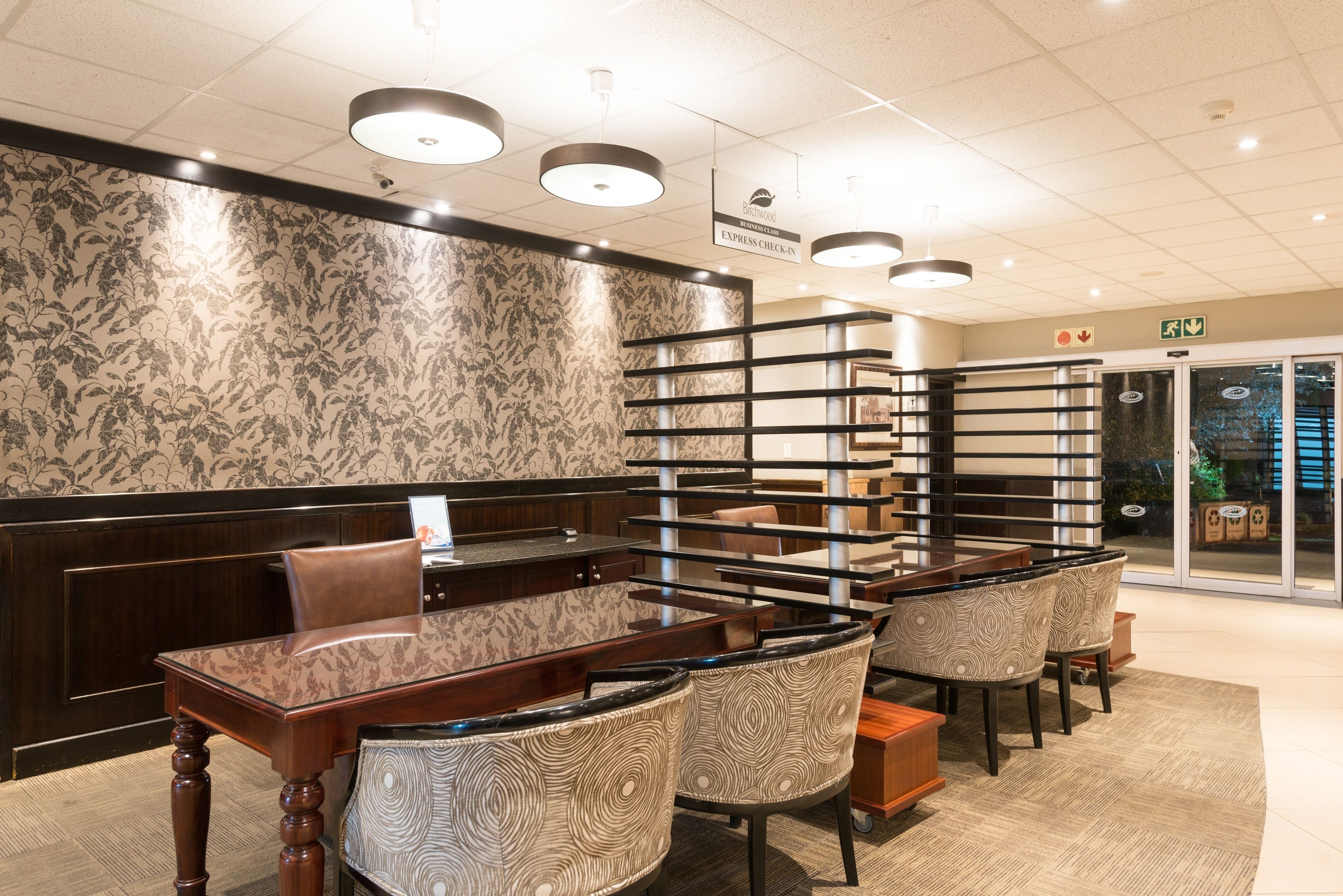 serves lunch and dinner