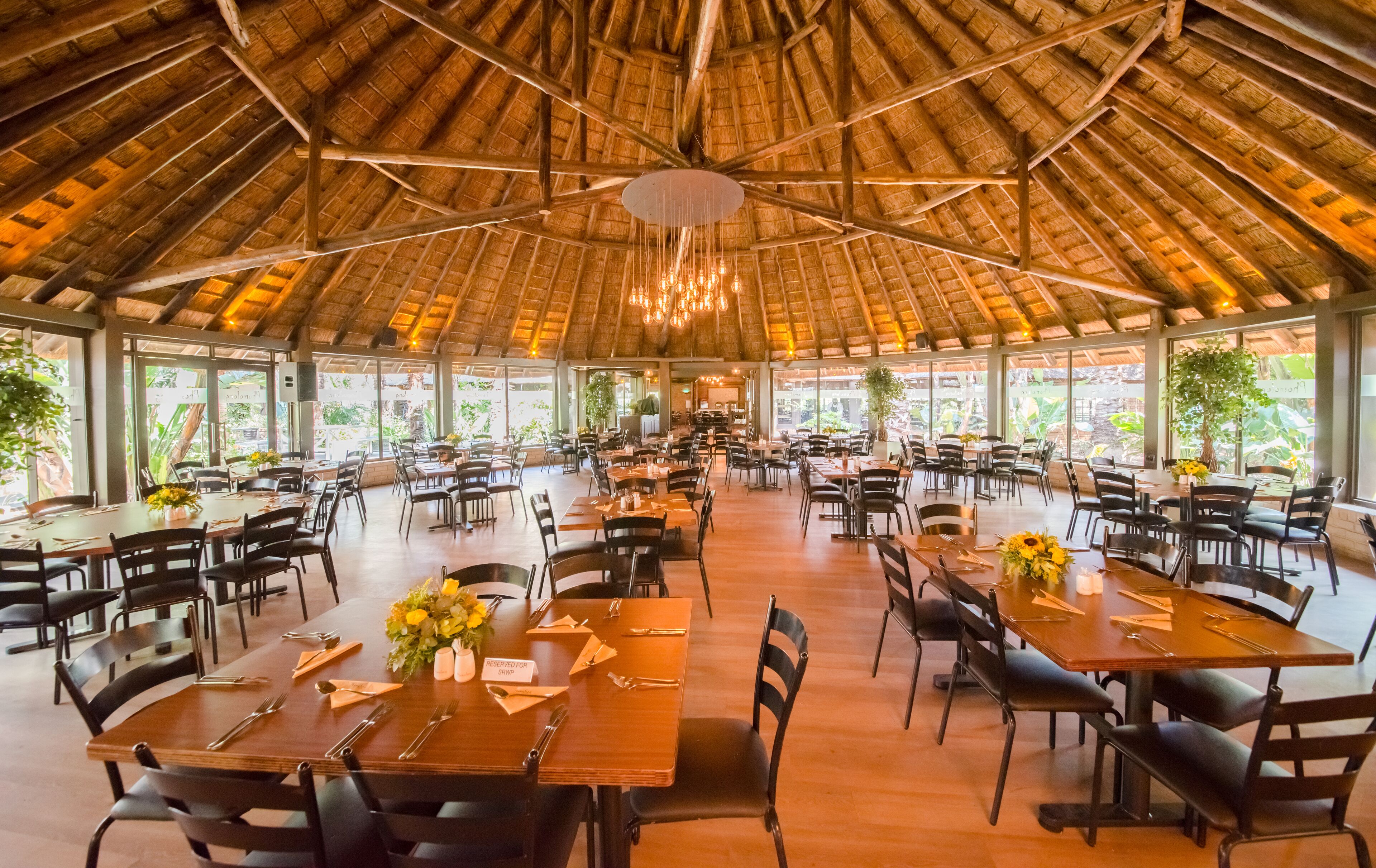 2 restaurants, breakfast, lunch, dinner served; international cuisine