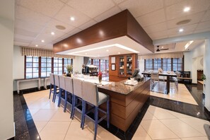 2 restaurants, breakfast, lunch, dinner served; international cuisine  - Birchwood Hotel and OR Tambo Conference Centre (Boksburg)
