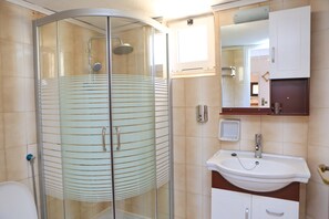 Dusche, kostenlose Toilettenartikel, Haartrockner