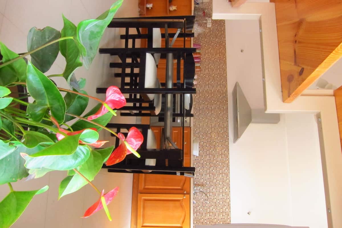 house, 3 bedrooms | private kitchen | mini-fridge, microwave, stovetop, coffee/tea maker