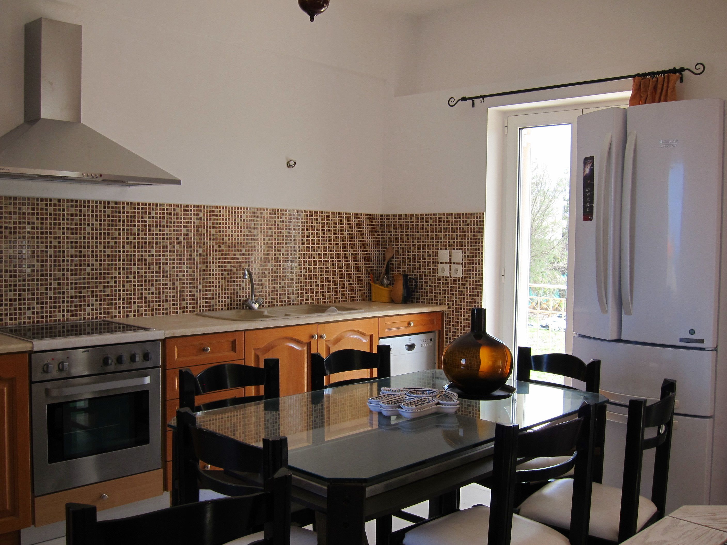 Casa, 3 quartos | Opções para refeição no quarto