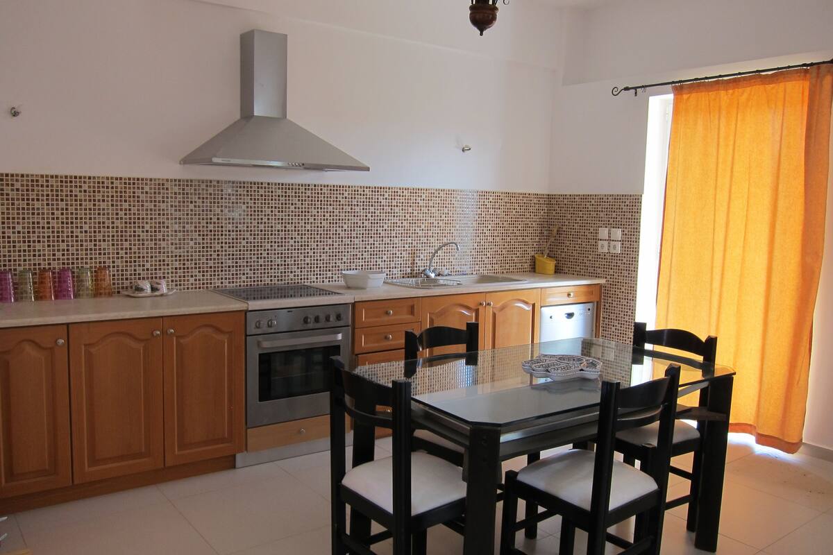 house, 3 bedrooms | private kitchen | mini-fridge, microwave, stovetop, coffee/tea maker