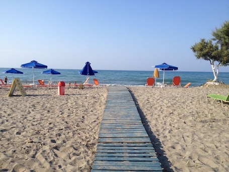 En la playa. Baladinos Apartments