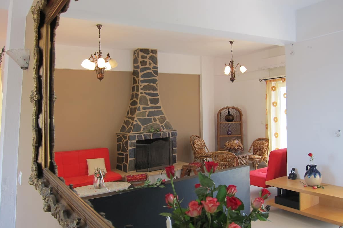 house, 3 bedrooms | living area | flat-screen tv