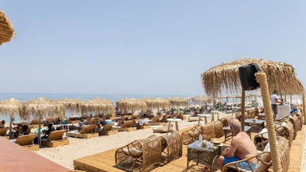 On the beach, sun loungers, beach umbrellas - Tsalos Hotel (Hersonissos)