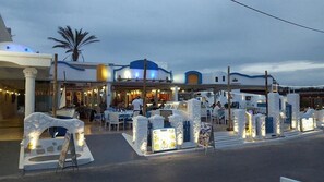 Breakfast, lunch, dinner served; international cuisine 