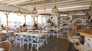 Breakfast, lunch and dinner served - Tsalos Hotel (Hersonissos)
