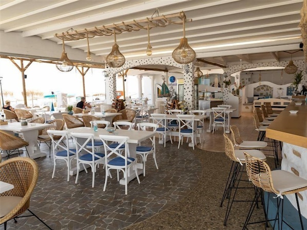 Breakfast, lunch and dinner served - Tsalos Hotel (Hersonissos)