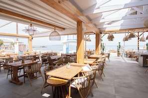 Breakfast, lunch and dinner served - Tsalos Hotel (Hersonissos)
