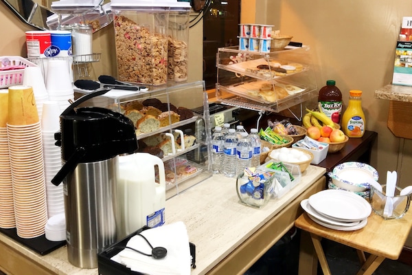 Free daily continental breakfast