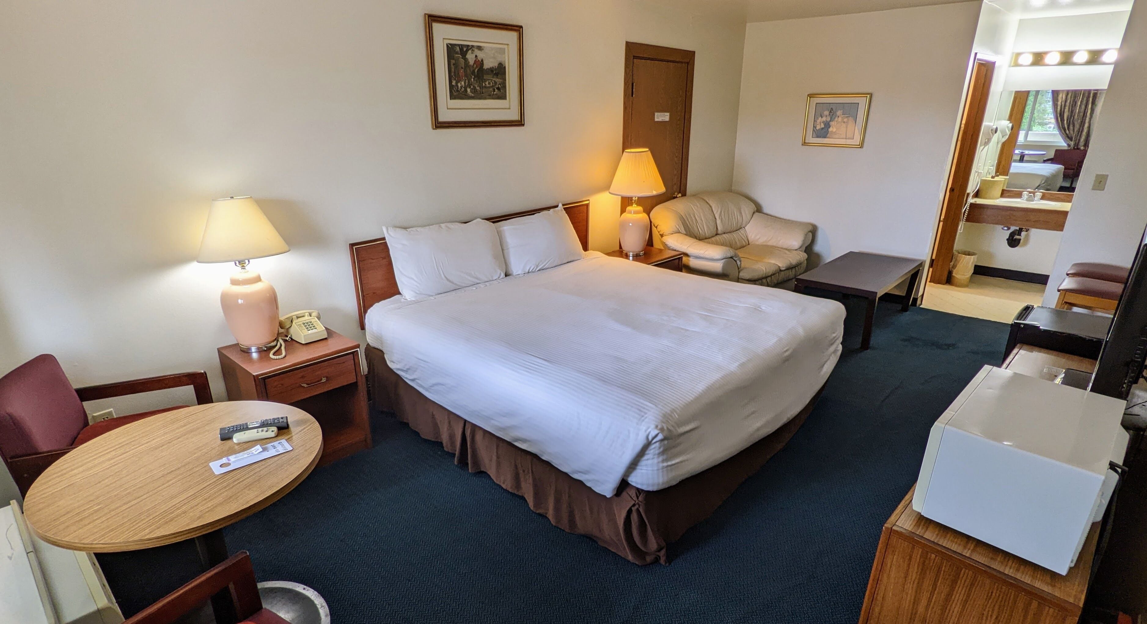 Desk, laptop workspace, iron/ironing board, free WiFi