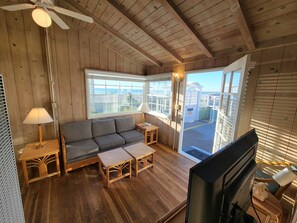 Standard Cottage, 1 Bedroom, Beach View, Oceanfront | Iron/ironing board, free WiFi, bed sheets