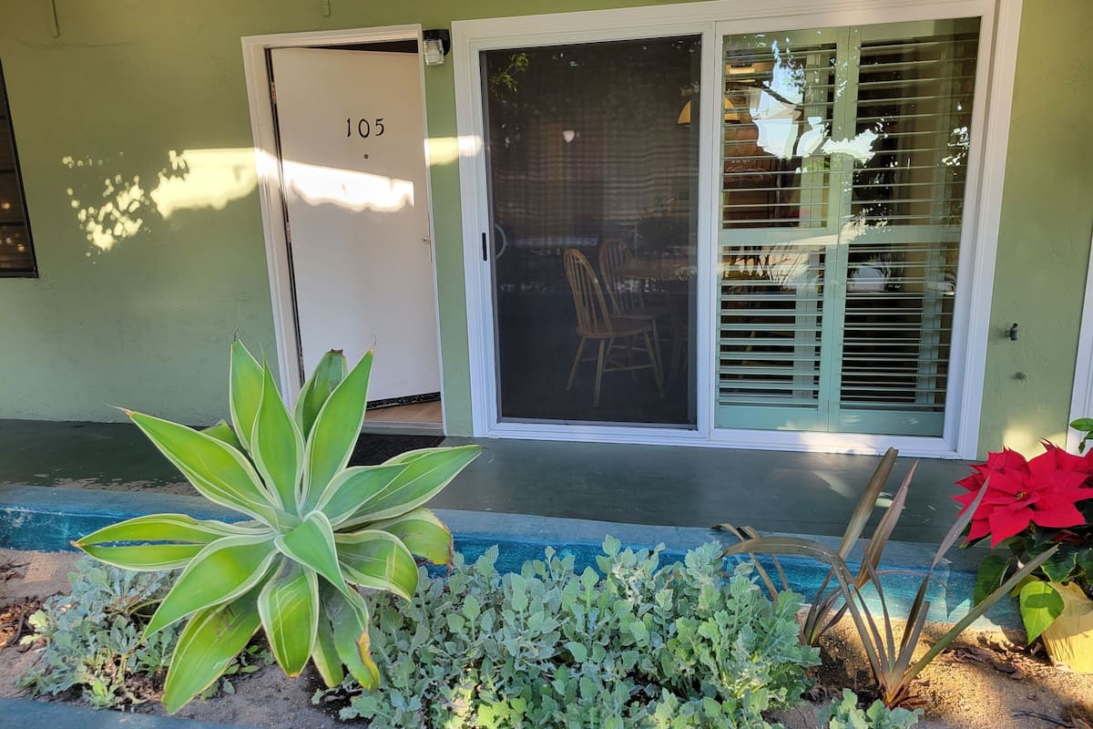 Standard Apartment, 1 Bedroom, Courtyard View, Ground Floor | Iron/ironing board, free WiFi, bed sheets