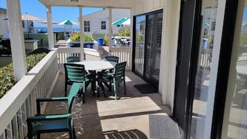 Suite estándar, 2 habitaciones, 2 baños, planta baja | Terraza o patio