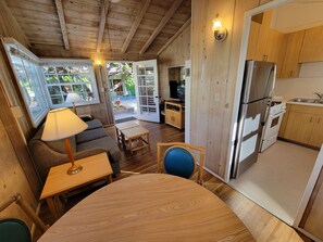 Casa de campo estándar, 1 habitación, cocina, en el área del patio | Tabla de planchar con plancha, wifi gratis y ropa de cama 