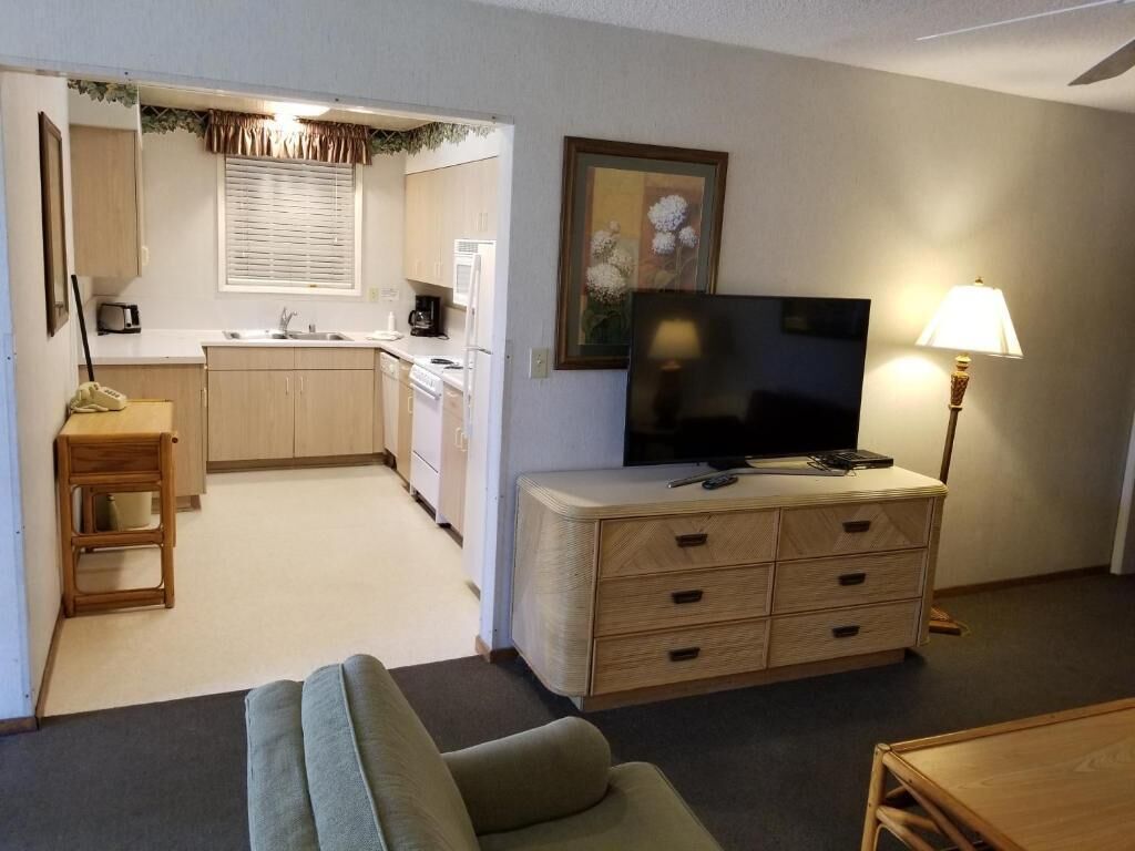 32-inch flat-screen tv with cable channels, tv