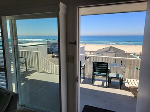 Standaard appartement, 2 slaapkamers, terras, uitzicht op zee | Uitzicht op strand/zee