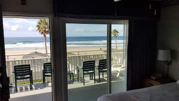 Motel Room, 1 Queen Bed, Main Building, 3rd Floor | Beach/ocean view