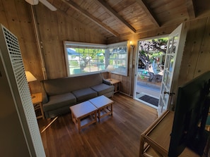 Casa de campo estándar, 1 habitación, cocina, en el área del patio | Tabla de planchar con plancha, wifi gratis y ropa de cama