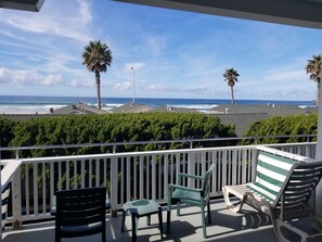 Motel Room, 1 Queen Bed, Main Building, 2nd Floor | Beach/ocean view